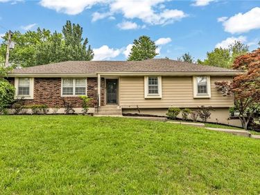 17908 E Cheyenne Drive, Independence, MO 64056