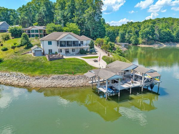 2245 Thomason LN , Goodview, VA 24095