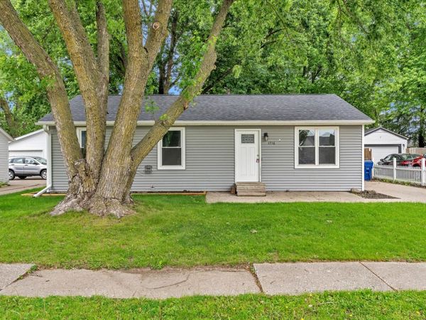 1716 W 58th Street , Davenport, IA 52806