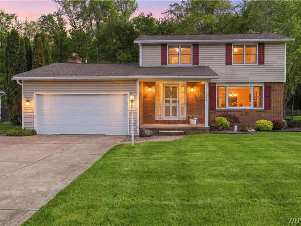 274 Fareway Lane , Grand Island, NY 14072
