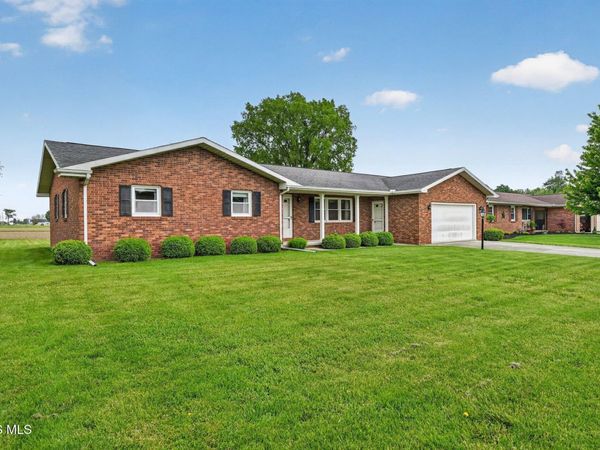 755 Nickie Lane , Fostoria, OH 44830
