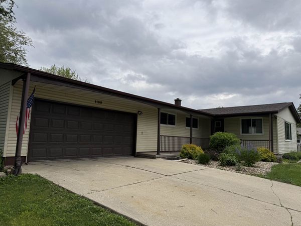 1190 Perry Drive, Platteville, WI 53818