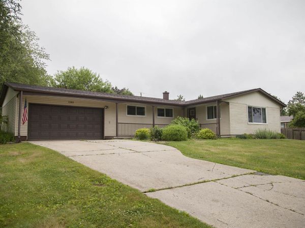 1190 Perry Drive, Platteville, WI 53818