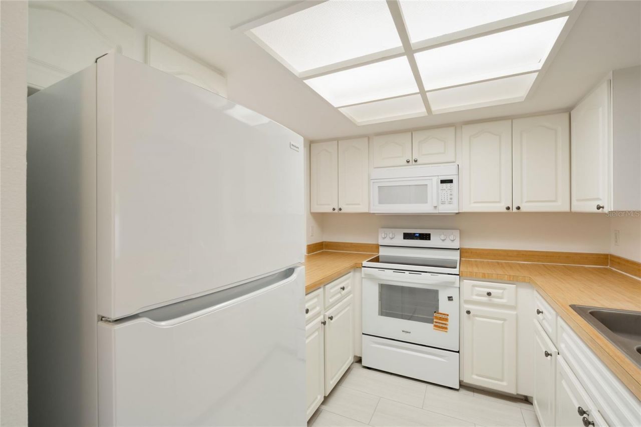 926 Sunridge Drive, Unit F1, Sarasota, FL 34234 Photo