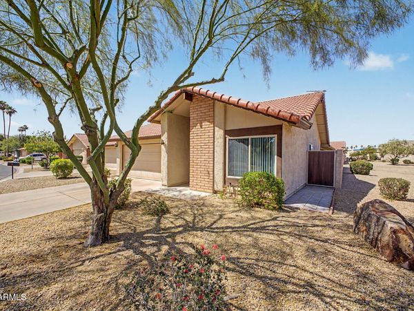 5212 E TAMBLO Drive, Phoenix, AZ 85044