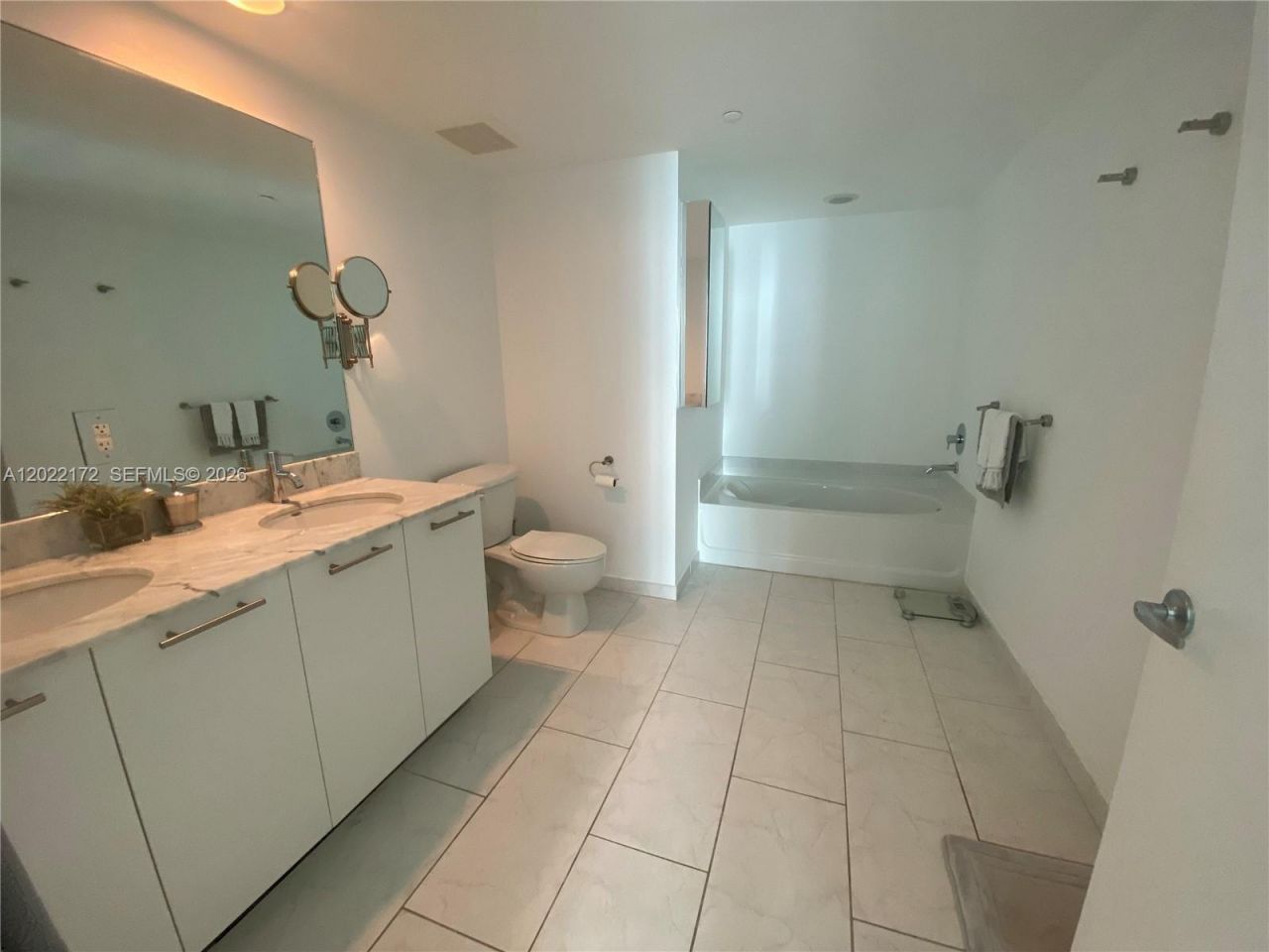 950 Brickell Bay Dr , Unit 2206, Miami, FL 33131 Photo
