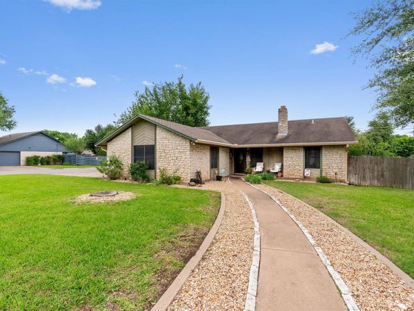 401 Drake LN, Taylor, TX 76574