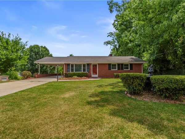 143 Gwynwood Drive , Mount Airy, NC 27030