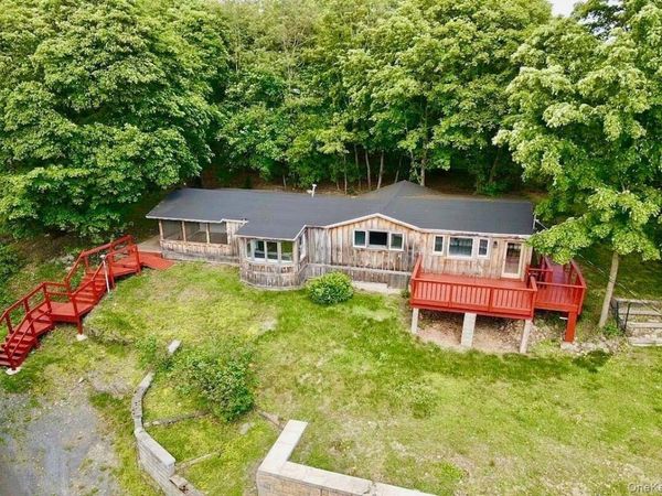 6 Woods Road, Rhinebeck, NY 12572