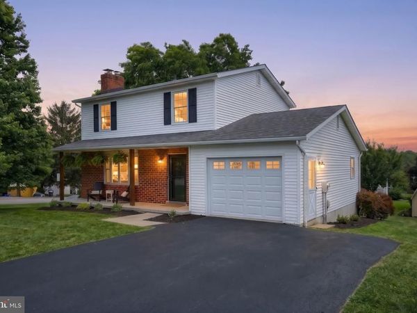 27 COLONIAL DRIVE, HANOVER, PA 17331