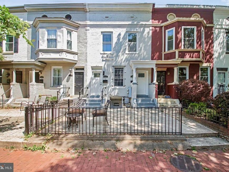 219 P Street NW , Washington, DC 20001 Main Photo