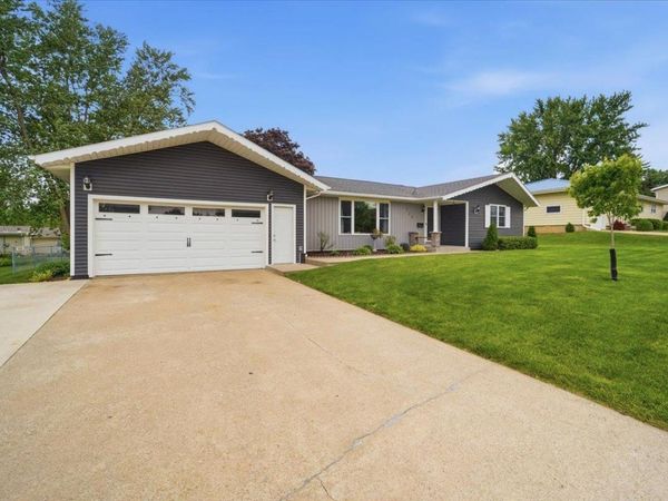 524 8th Ave NE , Oelwein, IA 50662