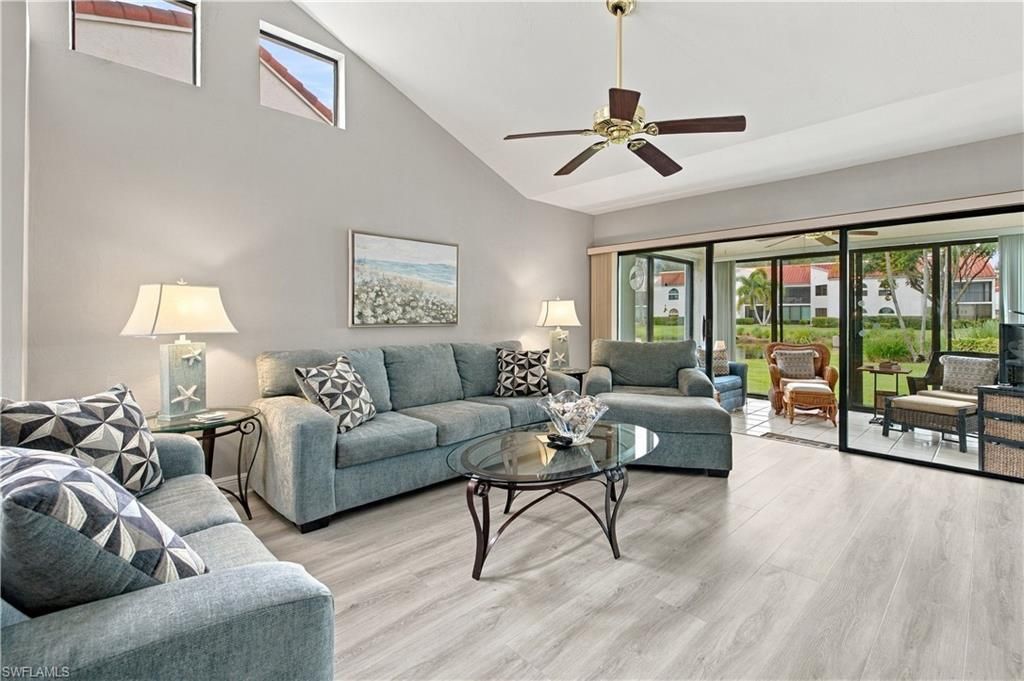549 Beachwalk Cir, Naples, FL 34108 Photo