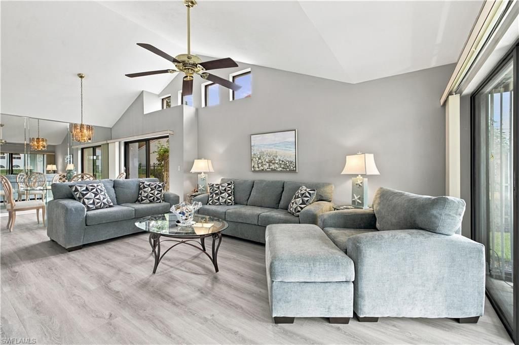 549 Beachwalk Cir, Naples, FL 34108 Photo