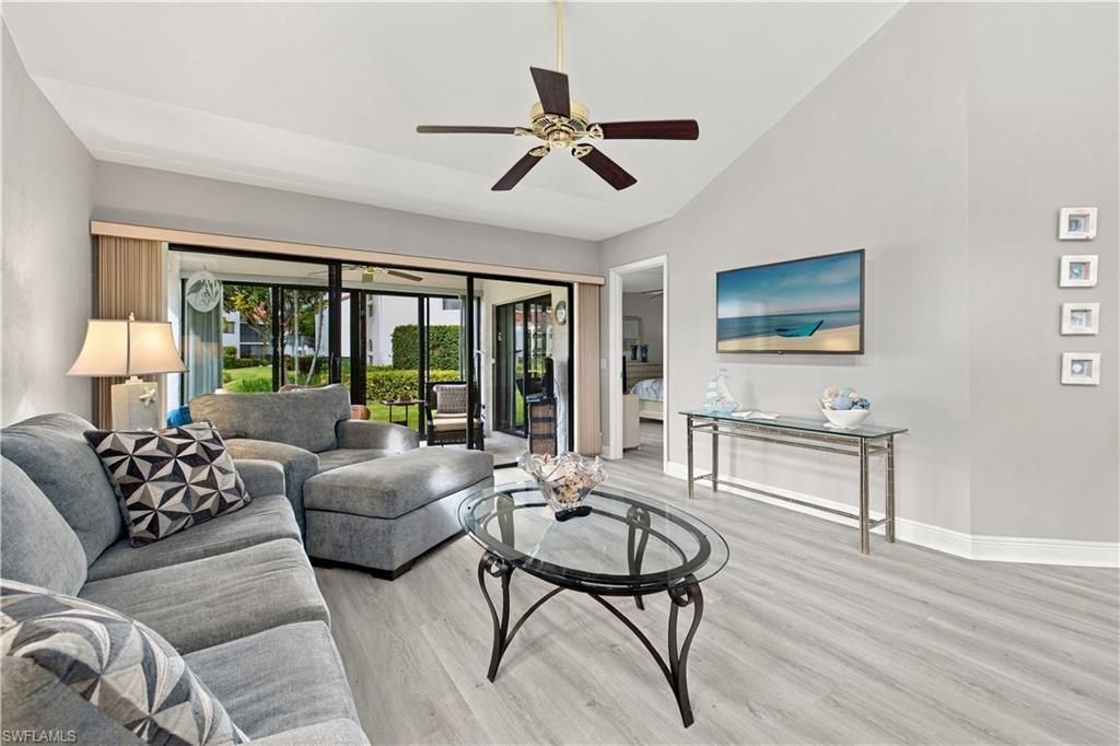 549 Beachwalk Cir, Naples, FL 34108 Photo