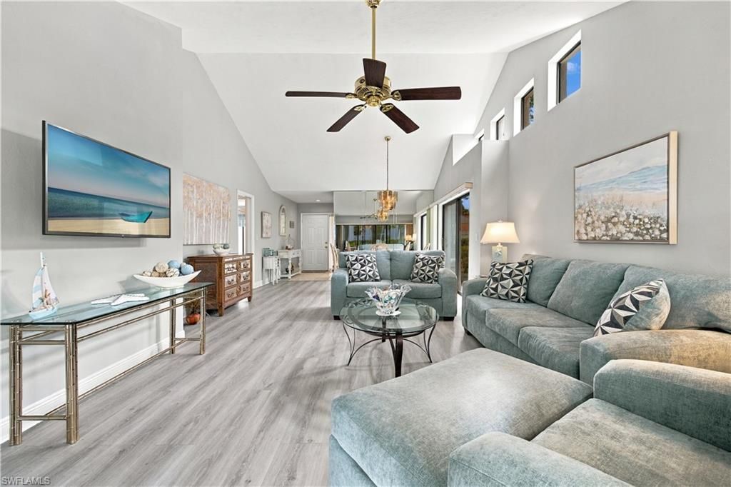 549 Beachwalk Cir, Naples, FL 34108 Photo