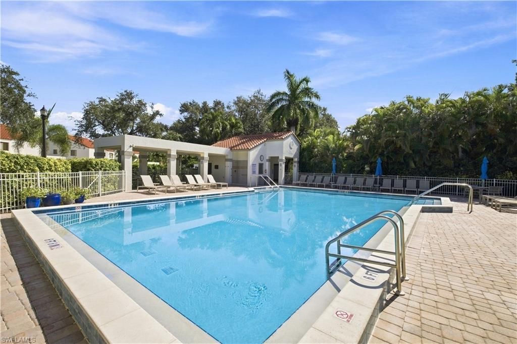 549 Beachwalk Cir, Naples, FL 34108 Photo