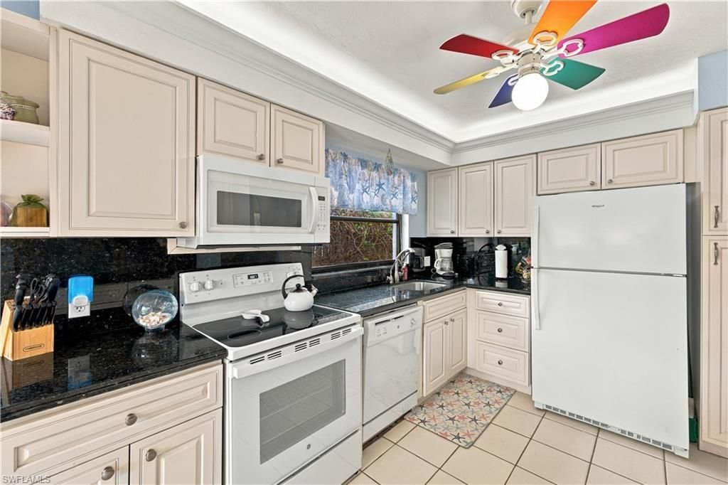 549 Beachwalk Cir, Naples, FL 34108 Photo
