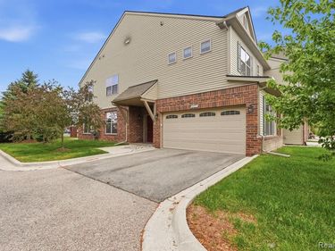 49111 Charnwood Drive, Macomb Twp, MI 48042