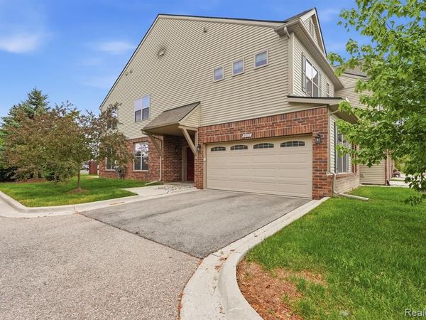 49111 Charnwood Drive, Macomb Twp, MI 48042