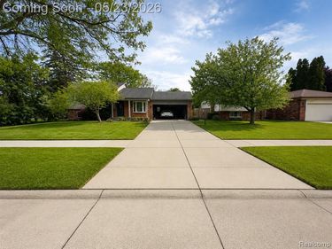 3757 Oxley Drive, Troy, MI 48083