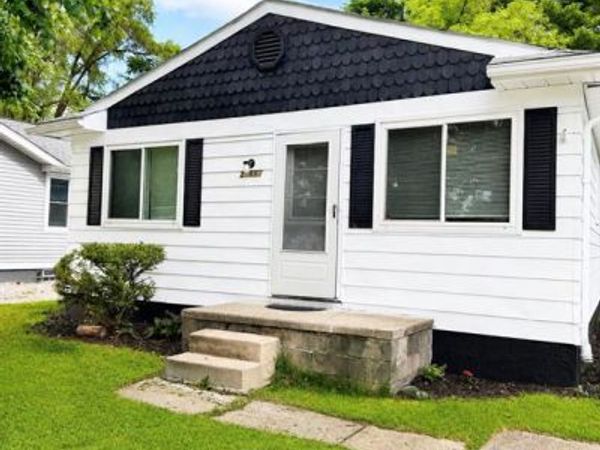 21550 Poinciana Street, Southfield, MI 48033