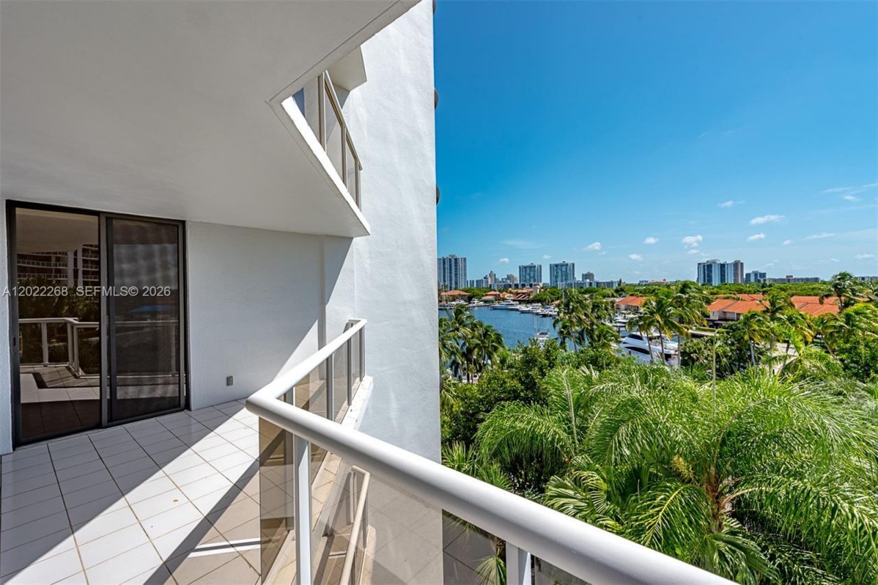 3610 Yacht Club Dr, Unit 511, Aventura, FL 33180 Photo