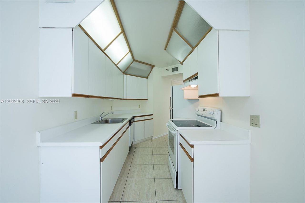 3610 Yacht Club Dr , Unit 511, Aventura, FL 33180 Photo