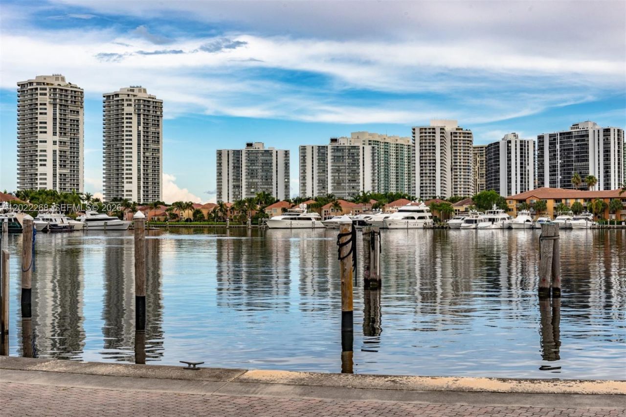 3610 Yacht Club Dr, Unit 511, Aventura, FL 33180 Photo
