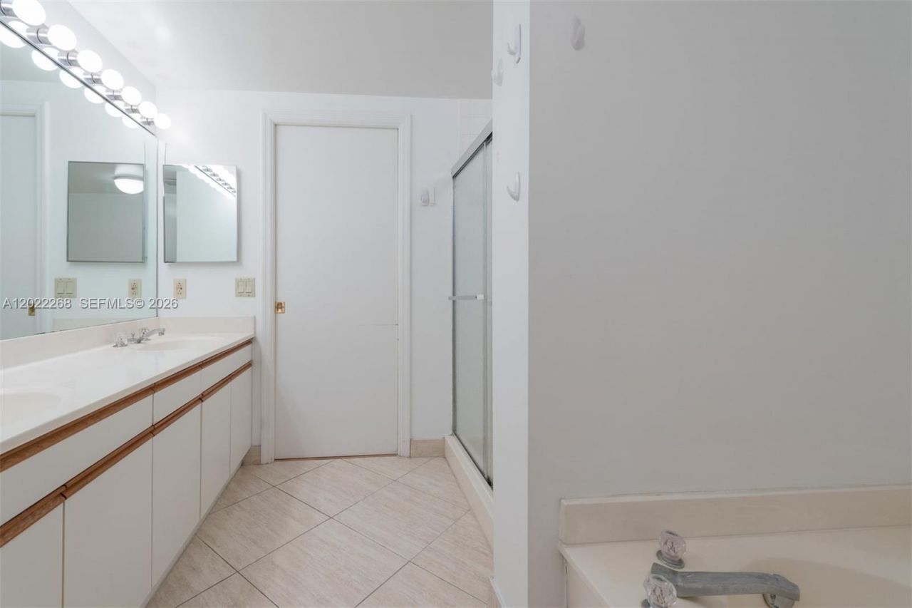 3610 Yacht Club Dr , Unit 511, Aventura, FL 33180 Photo
