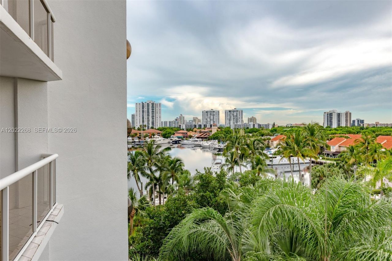 3610 Yacht Club Dr, Unit 511, Aventura, FL 33180 Photo