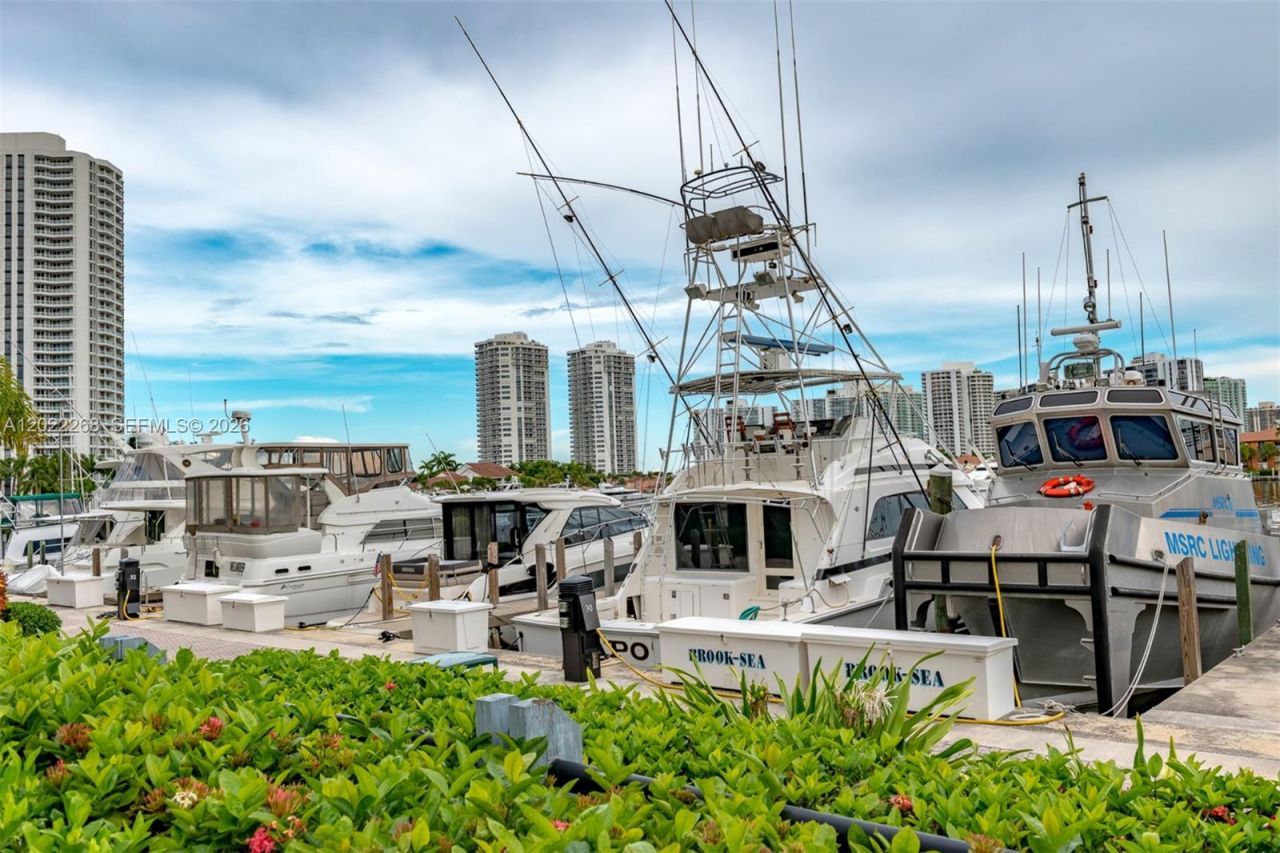 3610 Yacht Club Dr, Unit 511, Aventura, FL 33180 Photo