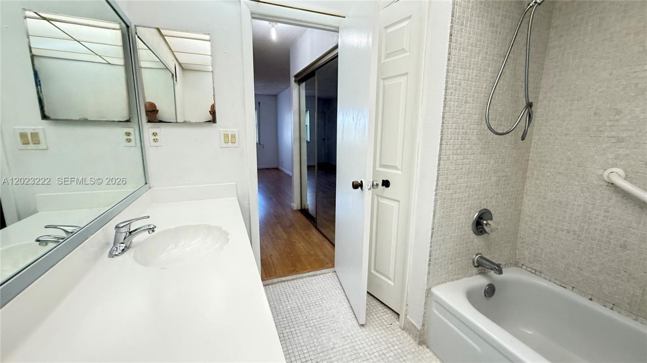 240 Lakeview Dr , Unit 306, Weston, FL 33326 Photo