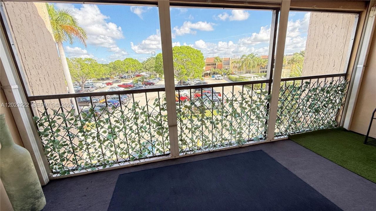 240 Lakeview Dr , Unit 306, Weston, FL 33326 Photo