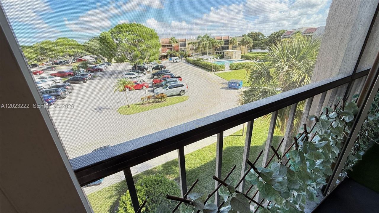 240 Lakeview Dr , Unit 306, Weston, FL 33326 Photo
