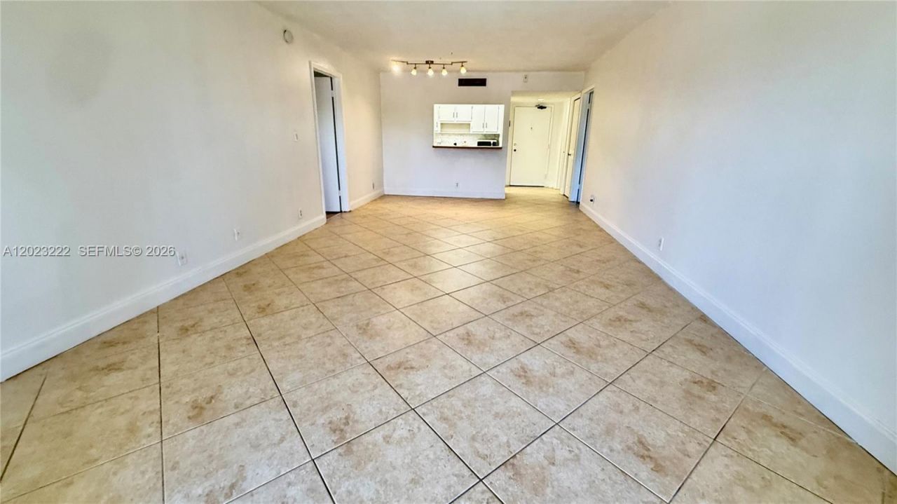 240 Lakeview Dr , Unit 306, Weston, FL 33326 Photo