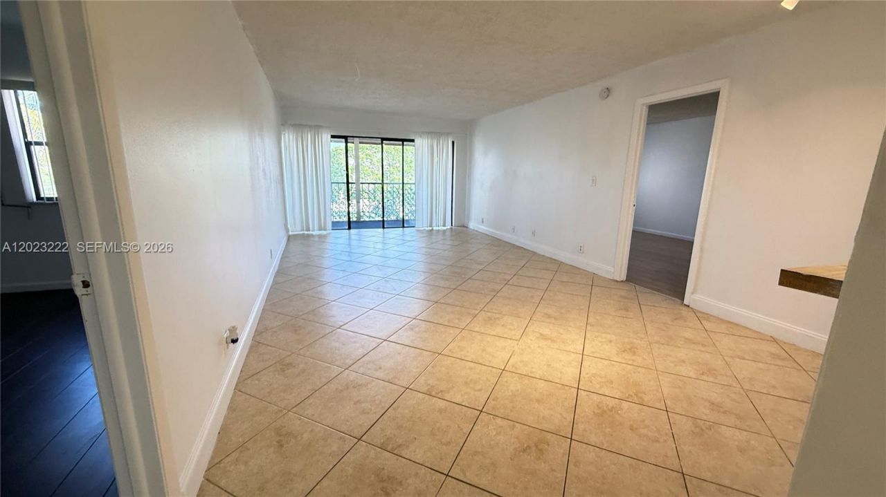 240 Lakeview Dr , Unit 306, Weston, FL 33326 Photo