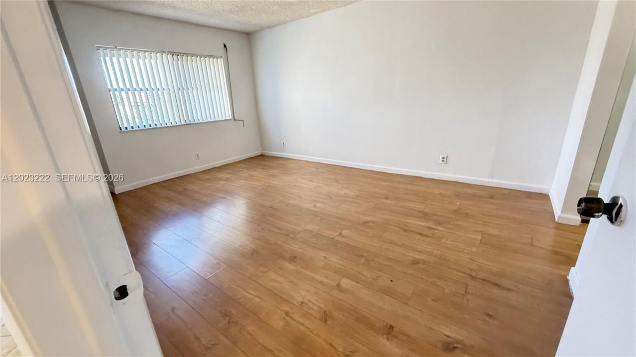 240 Lakeview Dr , Unit 306, Weston, FL 33326 Photo