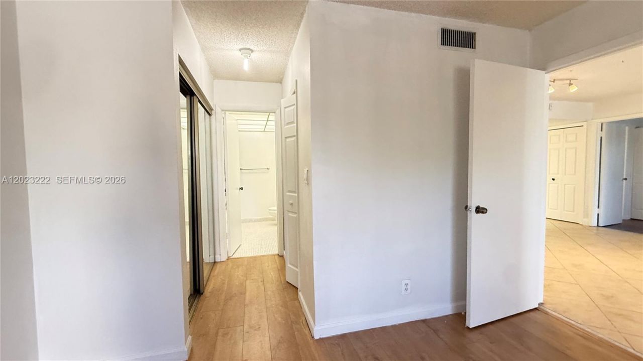 240 Lakeview Dr , Unit 306, Weston, FL 33326 Photo