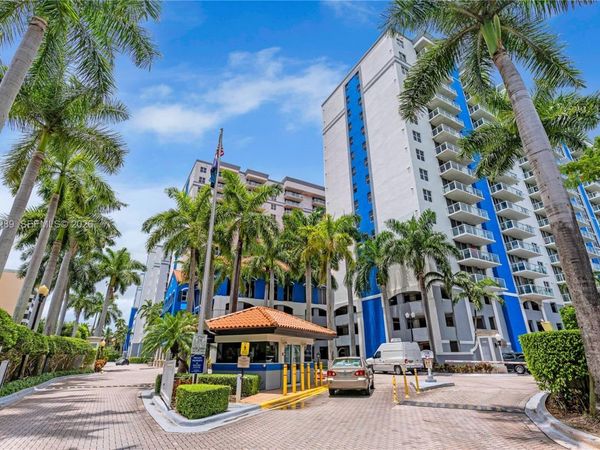 5077 NW 7th St , Unit 517, Miami, FL 33126