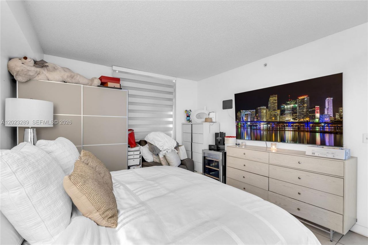 5077 NW 7th St , Unit 517, Miami, FL 33126 Photo