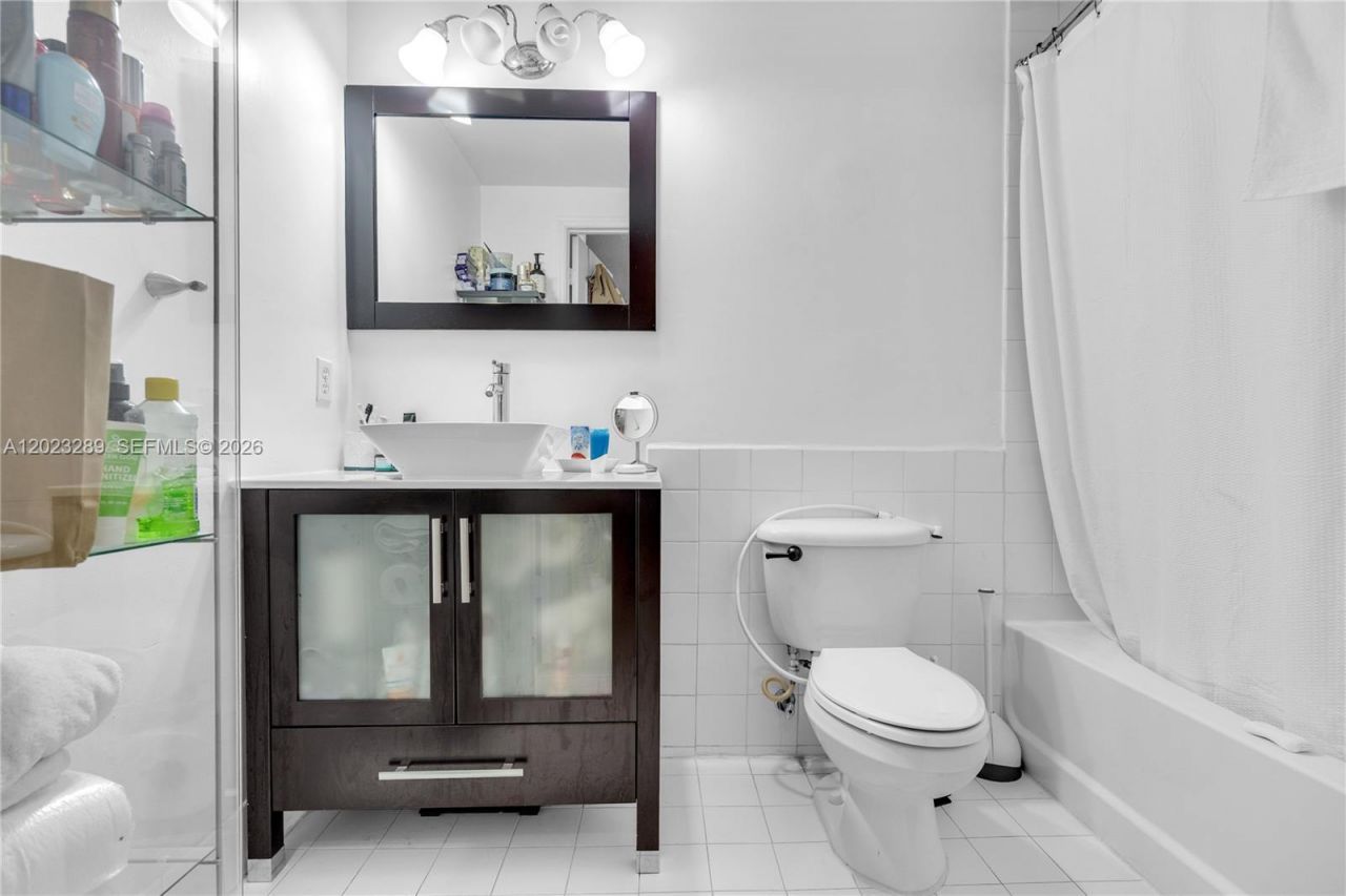 5077 NW 7th St , Unit 517, Miami, FL 33126 Photo