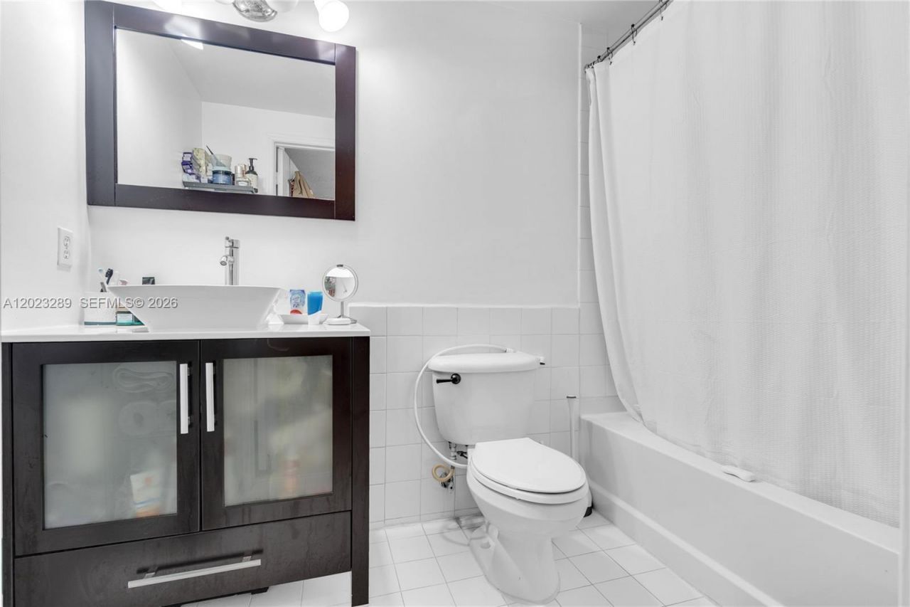 5077 NW 7th St , Unit 517, Miami, FL 33126 Photo