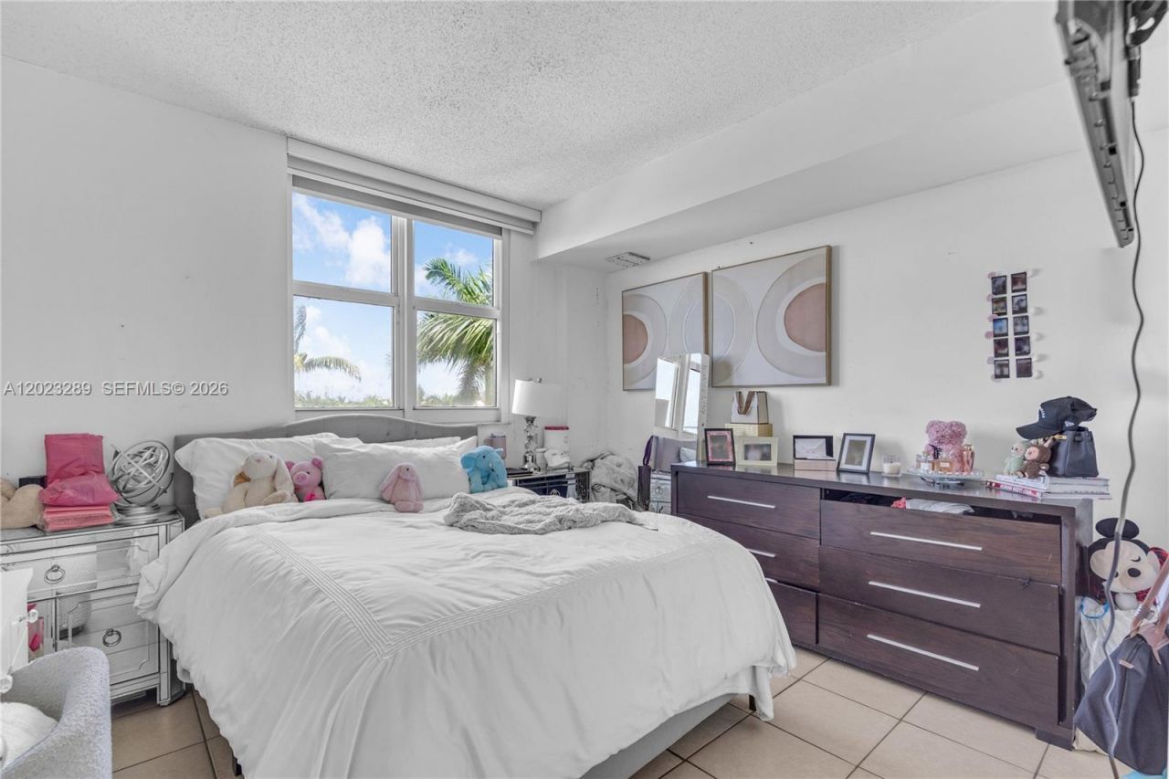 5077 NW 7th St , Unit 517, Miami, FL 33126 Photo