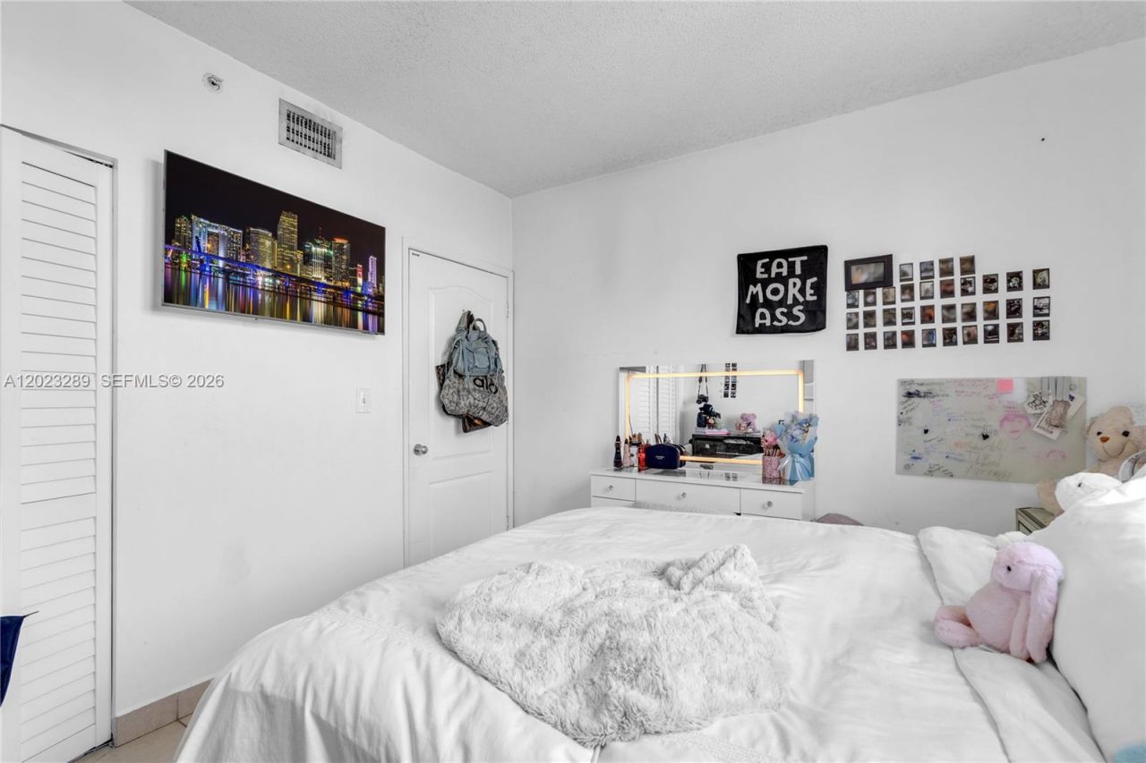 5077 NW 7th St , Unit 517, Miami, FL 33126 Photo