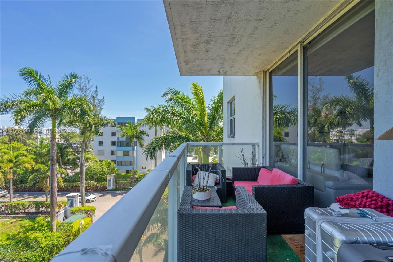 5077 NW 7th St , Unit 517, Miami, FL 33126 Photo