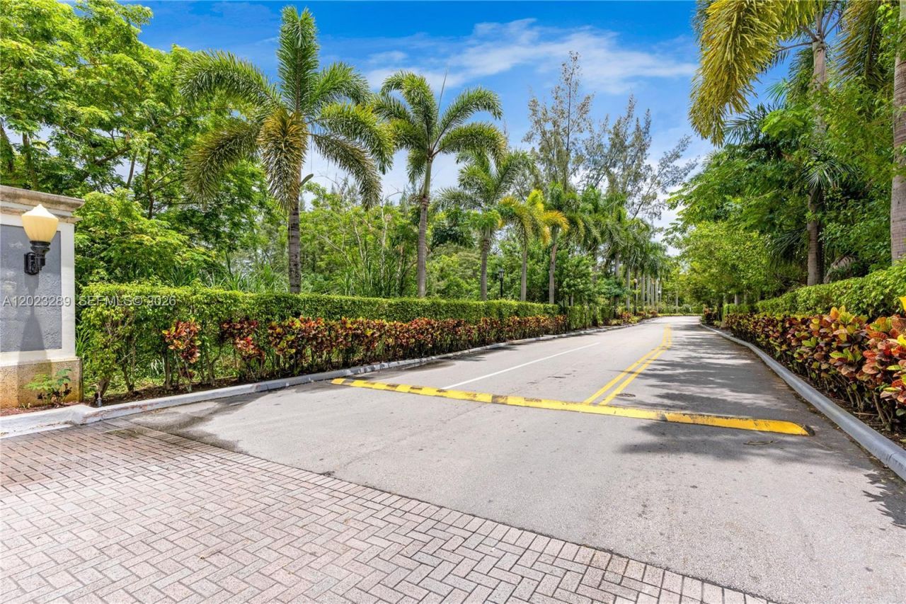5077 NW 7th St , Unit 517, Miami, FL 33126 Photo
