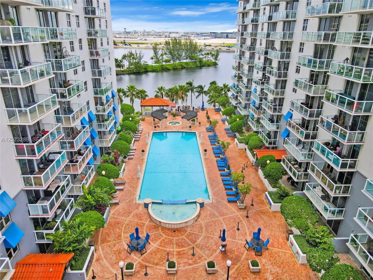 5077 NW 7th St , Unit 517, Miami, FL 33126 Photo