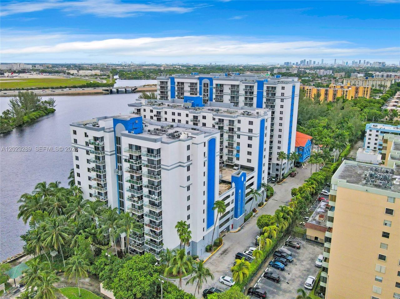 5077 NW 7th St , Unit 517, Miami, FL 33126 Photo