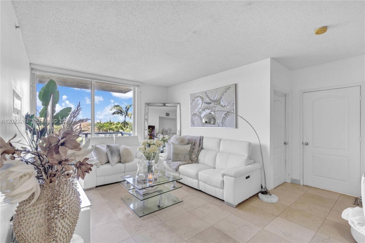 5077 NW 7th St , Unit 517, Miami, FL 33126 Photo